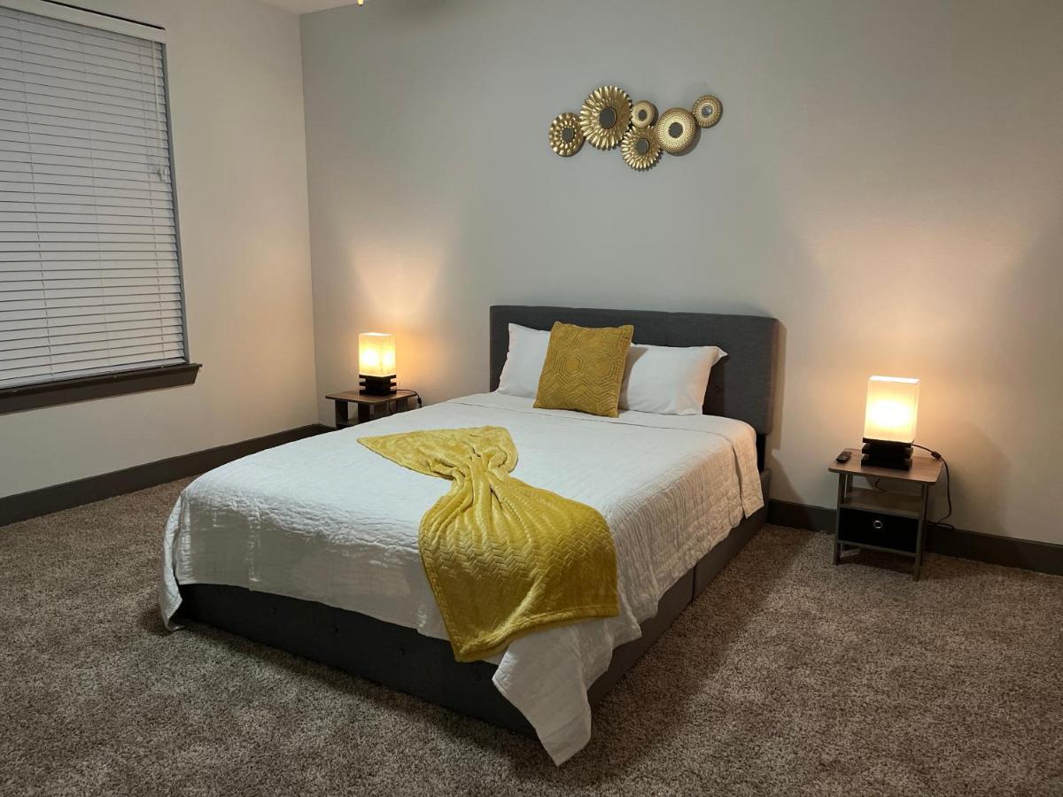 Comfy Abode Near Bush Airport Lägenhet Houston Exteriör bild